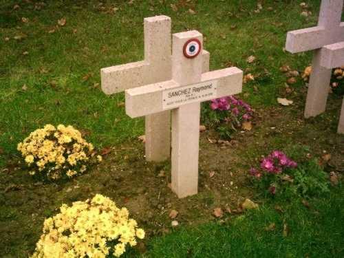 SANCHEZ RAYM0ND MORT POUR LA FRANCE CIMETIERE DE BAGNEUX PARIS.jpg